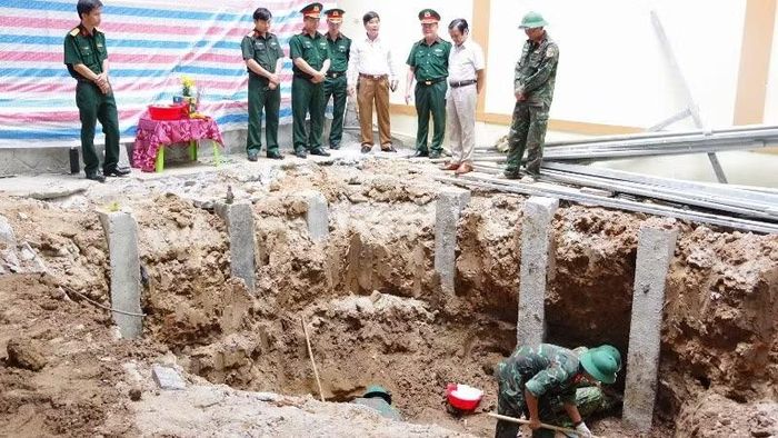 Đội 584 tìm kiếm và quy tập 4 hài cốt liệt sĩ tại khu vực Bệnh viện đa khoa khu vực Thạch Hãn, phường Quảng Trị, tỉnh Quảng Trị.