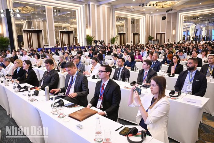 Hoa Kỳ ủng hộ một Việt Nam mạnh, độc lập và thịnh vượng. Ông Christopher Landau cũng đánh giá cao vai trò ngày càng tăng của Việt Nam trên trường quốc tế, điển hình như việc tham gia Hội đồng hòa bình và lực lượng ổn định quốc tế tại Gaza. Việt Nam không chỉ là một quốc gia đóng vai trò khu vực mà thực sự là một đối tác toàn cầu.
