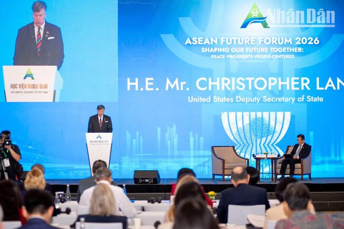  Về kỹ thuật số và trí tuệ nhân tạo (AI), Hoa Kỳ là đối tác ưu tiên của ASEAN trong các vấn đề kỹ thuật số và mong muốn thực hiện thỏa thuận khung về kinh tế số ASEAN. Với nhiều kinh nghiệm trong lĩnh vực AI, Hoa Kỳ muốn hợp tác với ASEAN để phát triển công nghệ này theo hướng cởi mở và sáng tạo. 