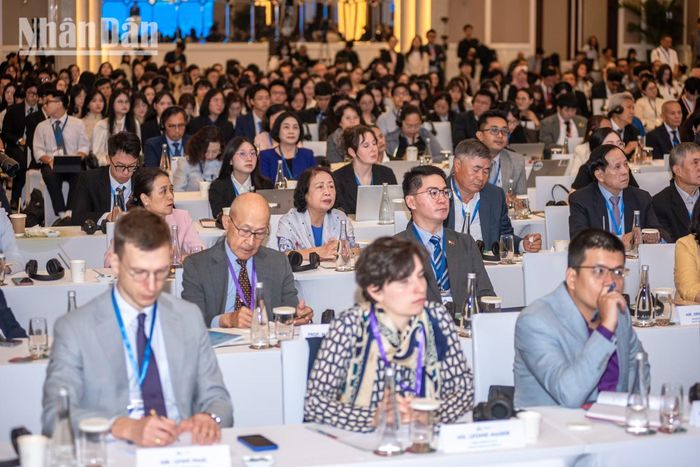 Cụ thể, hiện nay có hơn 6.000 công ty Hoa Kỳ đang hoạt động tại khu vực ASEAN. Thương mại và đầu tư giữa hai bên góp phần tạo ra 625.000 vị trí việc làm tại Hoa Kỳ. Trong giai đoạn này, Hoa Kỳ cũng đang đàm phán các thỏa thuận thương mại song phương với Malaysia, Indonesia, Campuchia dựa trên nguyên tắc công bằng và cân bằng.
