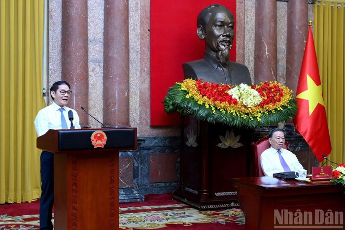 Ông Trần Bá Dương, Chủ tịch Hội đồng quản trị Công ty cổ phần Tập đoàn Trường Hải (THACO) – đại diện đơn vị đồng hành cùng Chương trình “Việc tử tế” phát biểu tại cuộc gặp mặt.