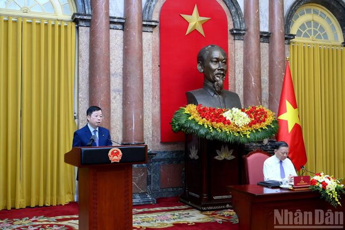 Đồng chí Nguyễn Thanh Lâm, Ủy viên Trung ương Đảng, Tổng Giám đốc Đài Truyền hình Việt Nam, Phó Trưởng Ban Tuyên giáo và Dân vận Trung ương phát biểu tại cuộc gặp mặt.