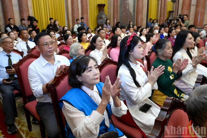 Các đại biểu tham dự cuộc gặp mặt.