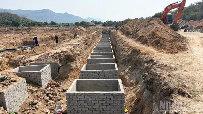 Xã Vĩnh Hải khẩn trương hoàn thiện hạ tầng khu nghĩa trang để người dân thuận lợi trong việc di dời mồ mả, bàn giao mặt bằng, bảo đảm tiến độ đề ra.