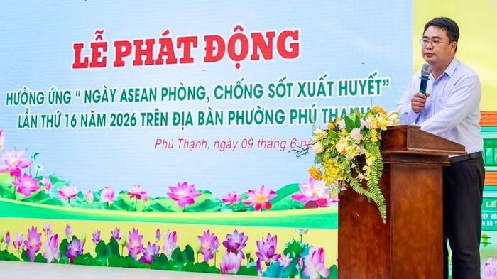 Đồng chí Nguyễn Minh Trung, Phó Chủ tịch Ủy ban nhân dân phường Phú Thạnh phát biểu.