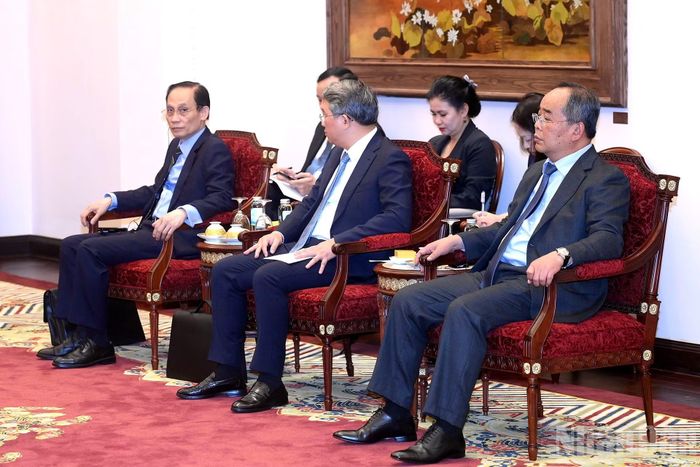 Các đại biểu Việt Nam tại cuộc tiếp.