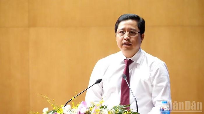 Đồng chí Dương Quốc Huy, Ủy viên Trung ương Đảng, Bí thư Tỉnh ủy phát biểu tại hội thảo.