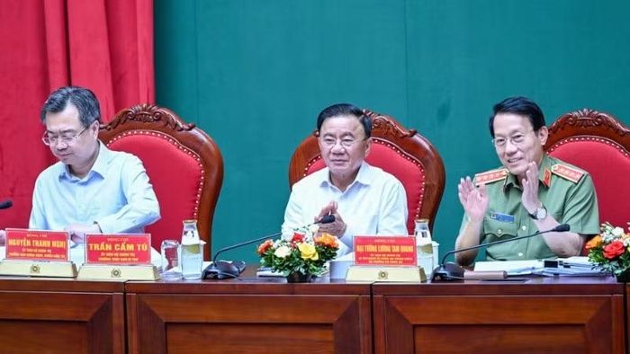 Các đồng chí chủ trì hội thảo.