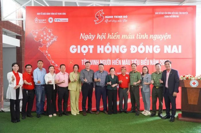 Đại diện các đơn vị tổ chức, đơn vị doanh nghiệp, tổ chức tại chương trình.