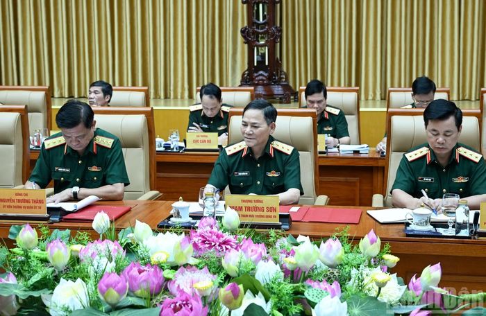 Các đồng chí Ủy viên Thường vụ Quân ủy Trung ương và các đại biểu dự hội nghị. (Ảnh: DUY LINH)