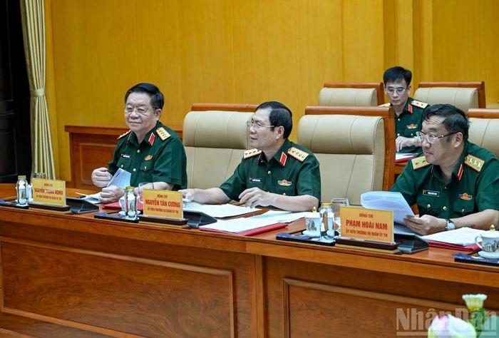 Các đồng chí Ủy viên Thường vụ Quân ủy Trung ương và các đại biểu dự hội nghị. (Ảnh: DUY LINH)