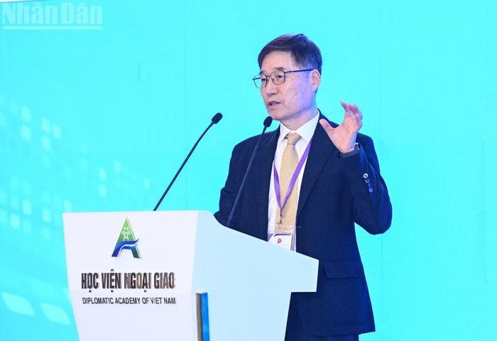 Các định hướng bao gồm khả năng sẵn sàng trước tương lai, thiết lập môi trường đổi mới sáng tạo và đa dạng hóa các quan hệ để tránh phụ thuộc vào một thị trường hay đối tác duy nhất.