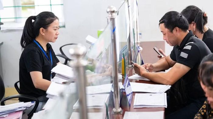 Người dân tiếp cận dịch vụ đăng ký hộ tịch tại địa phương. (Ảnh: UNFPA Việt Nam)