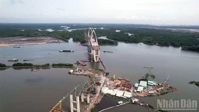 Toàn cảnh cầu Phước An theo hướng nhìn về Thành phố Hồ Chí Minh.