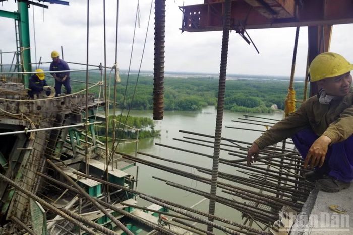 Khoảng cách giữa hai nhịp biên sắp được hợp long là khoảng 6m.