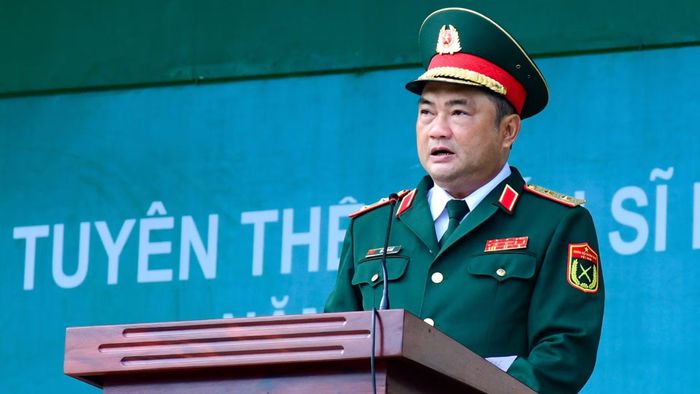 Trung tướng Lê Xuân Thế, Ủy viên Trung ương Đảng, Ủy viên Quân ủy Trung ương, Tư lệnh Quân khu 7 phát biểu chỉ đạo.