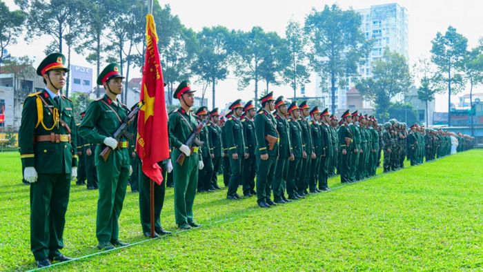 Quang cảnh lễ tuyên thệ chiến sĩ mới tại Trung đoàn Gia Định.