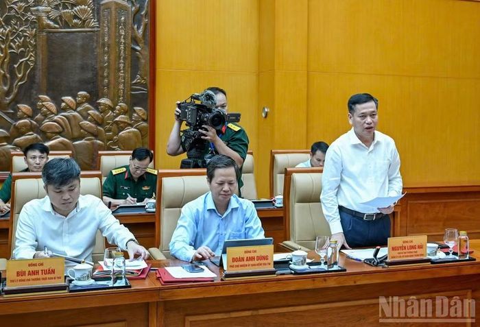 Đồng chí Nguyễn Long Hải, báo cáo tóm tắt kết quả kiểm tra tại hội nghị. (Ảnh: DUY LINH)