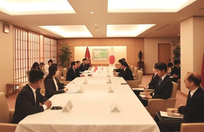 Bộ trưởng Motegi mong muốn hai bên tiếp tục hợp tác hiệu quả trên các vấn đề khu vực và quốc tế cùng quan tâm. (Ảnh: VGP)