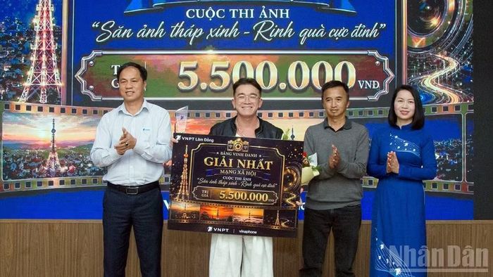 Tác phẩm “Vầng bạch nguyệt dưới chân tháp Vinaphone” của tác giả Lưu Gia Hảo đoạt giải Nhất hạng mục bình chọn qua mạng xã hội.