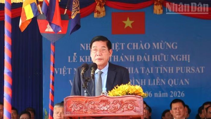 Thượng tướng Nguyễn Văn Gấu khẳng định Đài Hữu nghị Việt Nam-Campuchia là biểu tượng cao đẹp của tình đoàn kết, hữu nghị giữa hai đất nước láng giềng. (Ảnh: HUY VŨ)