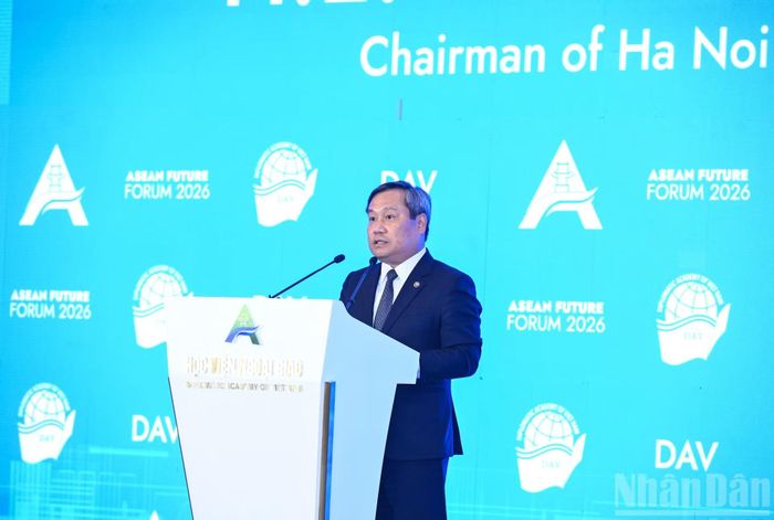 Chủ tịch Ủy ban nhân dân thành phố Hà Nội Vũ Đại Thắng phát biểu tại phiên bế mạc.