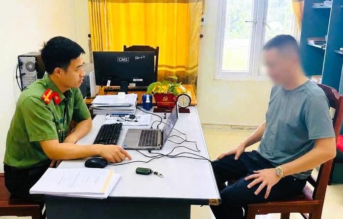 Người đàn ông ở Ninh Bình bị xử phạt 7,5 triệu đồng vì chia sẻ thông tin sai sự thật. Ảnh: Công an Thanh Hóa