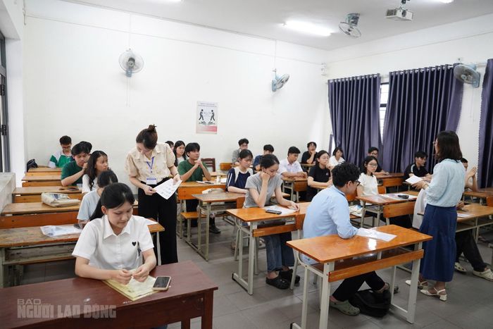 Thành phố bố trí 99 điểm thi chính thức và 4 điểm thi dự phòng; huy động hơn 6.000 người phục vụ kỳ thi. Trong đó, lãnh đạo điểm thi 300 người, thư ký 289 người, giám thị 3.436 người, giám sát 649 người, bộ phận phục vụ, y tế, công an 1.519 người