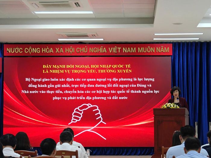 Cục trưởng Cục Ngoại vụ và Ngoại giao Văn hóa, Bộ Ngoại giao Lê Thị Hồng Vân phát biểu tại hội nghị ngày 10-6.