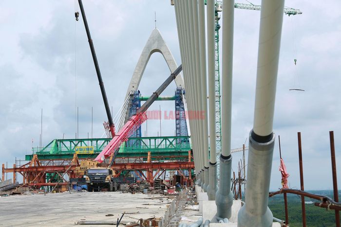 Gói thầu số 39 hiện đang vượt tiến độ đề ra. Trong khi đó, các gói thầu khác cũng được theo dõi sát sao để bảo đảm tiến độ chung của toàn dự án.
