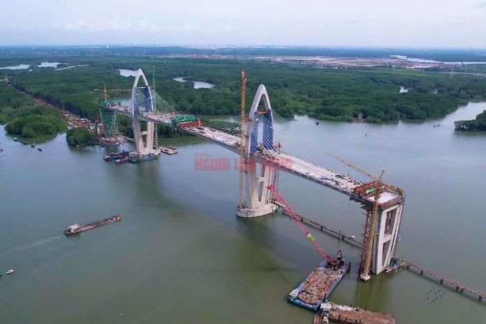 Điểm hợp long nằm giữa trụ T38 và T39 - hai trụ cầu cao nhất toàn dự án. Khi hai nhịp cầu được nối liền, phần cầu chính vượt sông Thị Vải sẽ cơ bản hoàn chỉnh, đánh dấu một cột mốc quan trọng trong quá trình xây dựng công trình.