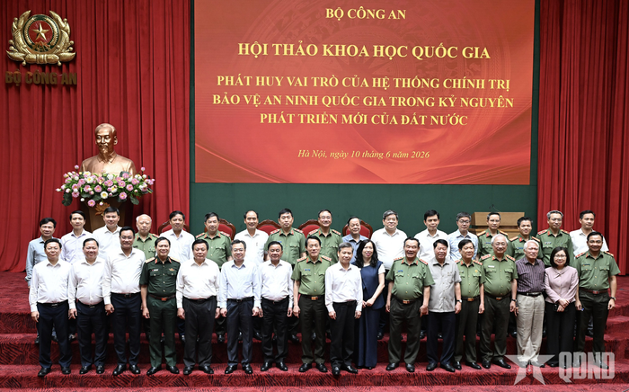 Các đại biểu tại hội thảo.