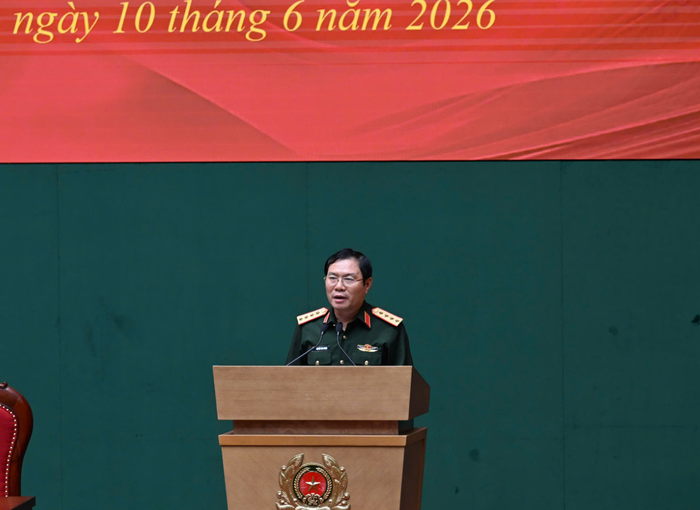 Đại tướng Nguyễn Tân Cương phát biểu tại hội thảo.