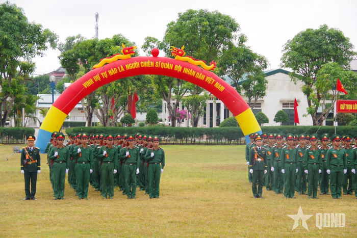 Các chiến sĩ mới của Trung đoàn 841 tham dự buổi lễ.