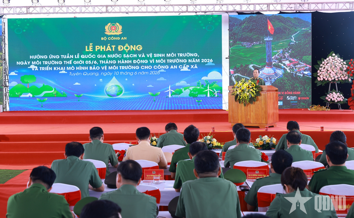 Quang cảnh lễ phát động.