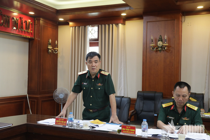  Thiếu tướng Nguyễn Văn Lực, Cục trưởng Cục Xăng dầu (Tổng cục Hậu cần - Kỹ thuật) tiếp thu các ý kiến đóng góp.