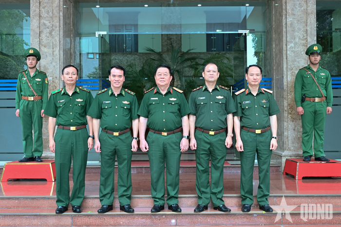 Các đại biểu chụp ảnh chung.