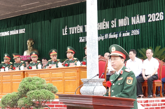  Thiếu tướng Nguyễn Đức Dũng, Phó tư lệnh, Tham mưu trưởng Quân khu 3 phát biểu tại buổi lễ. 