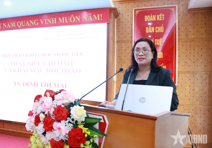  TS Đinh Thị Mai phát biểu khai mạc.