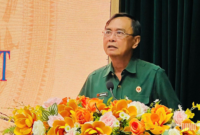 Thiếu tướng Nguyễn Minh Hoàng chủ trì và điều hành buổi tọa đàm.