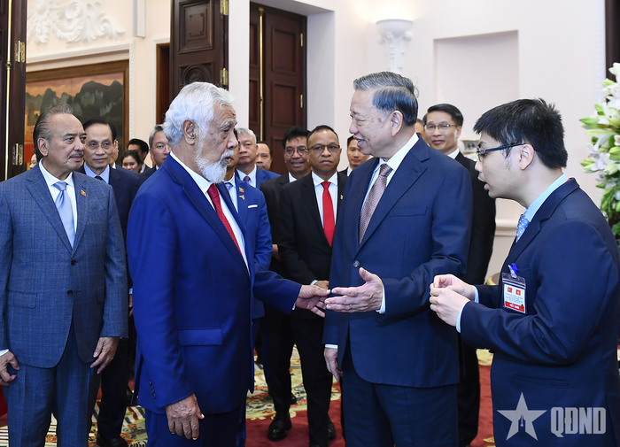 Tổng Bí thư, Chủ tịch nước Tô Lâm trao đổi với Thủ tướng Timor-Leste Kay Rala Xanana Gusmão. Ảnh: TUẤN HUY 