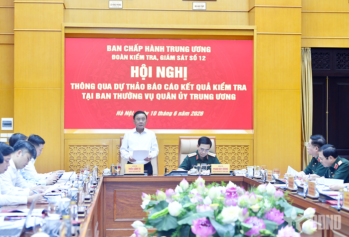 Đồng chí Trần Cẩm Tú, Ủy viên Bộ Chính trị, Thường trực Ban Bí thư phát biểu chỉ đạo tại hội nghị. Ảnh: TRỌNG HẢI