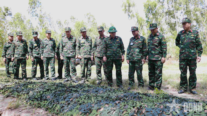  Đoàn công tác Quân khu 5 kiểm tra tại thực địa. 