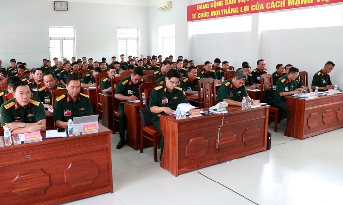  Các đại biểu tại buổi khai mạc. 