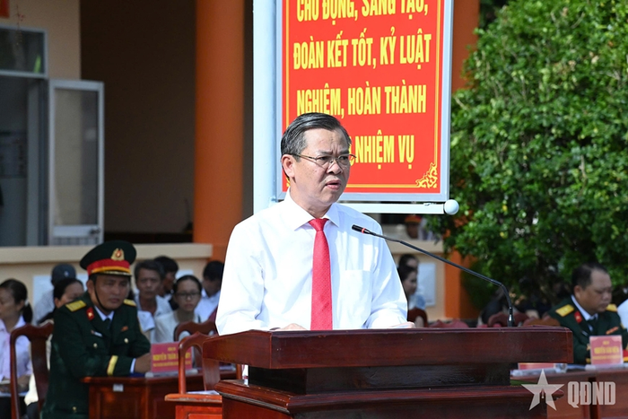 Đồng chí Trương Cảnh Tuyên, Phó bí thư Thành ủy, Chủ tịch UBND TP Cần Thơ phát biểu tại Lễ tuyên thệ.