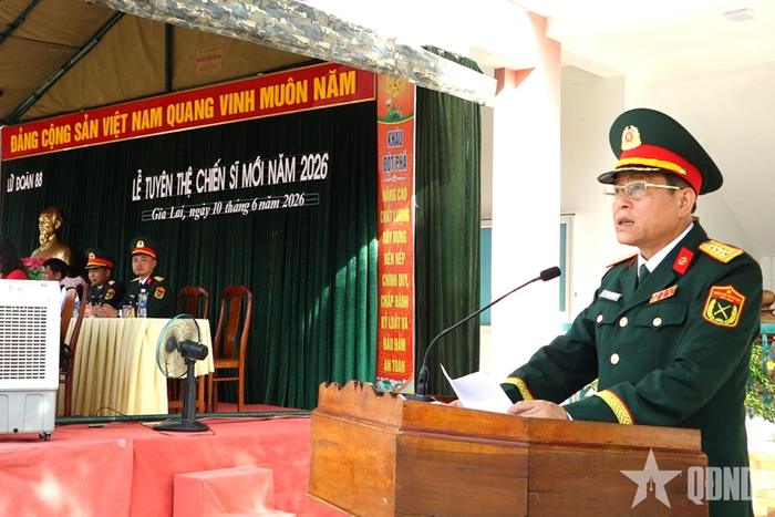 Đại tá Phạm Công Hữu phát biểu chỉ đạo.