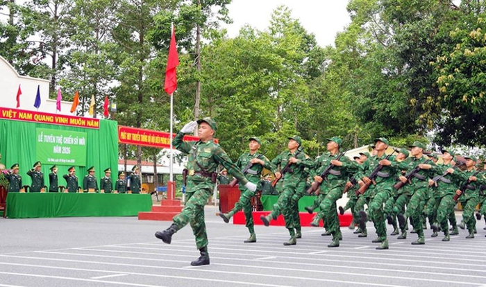 Khối CSM duyệt đội ngũ tại Lễ tuyên thệ.