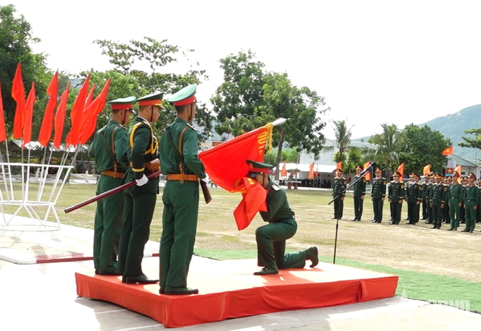 CSM thực hiện nghi thức tuyên thệ dưới Quân kỳ Quyết thắng.