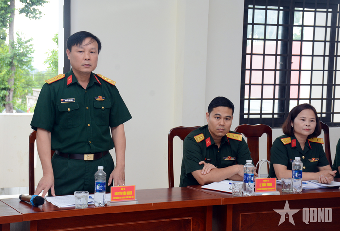 Đại tá Nguyễn Văn Ninh, Trưởng đoàn khảo sát phát biểu tại buổi làm việc với xã Đăk Rơ Wa.