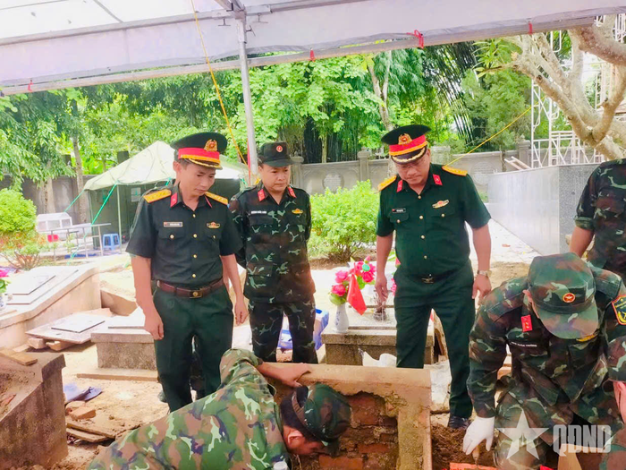 Thủ trưởng Bộ CHQS tỉnh Điện Biên kiểm tra tại thực địa.